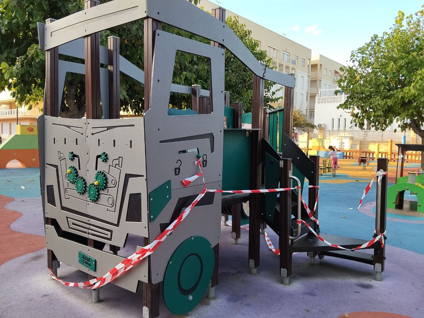 Nos hemos encontrado esto en el parque de la colonia