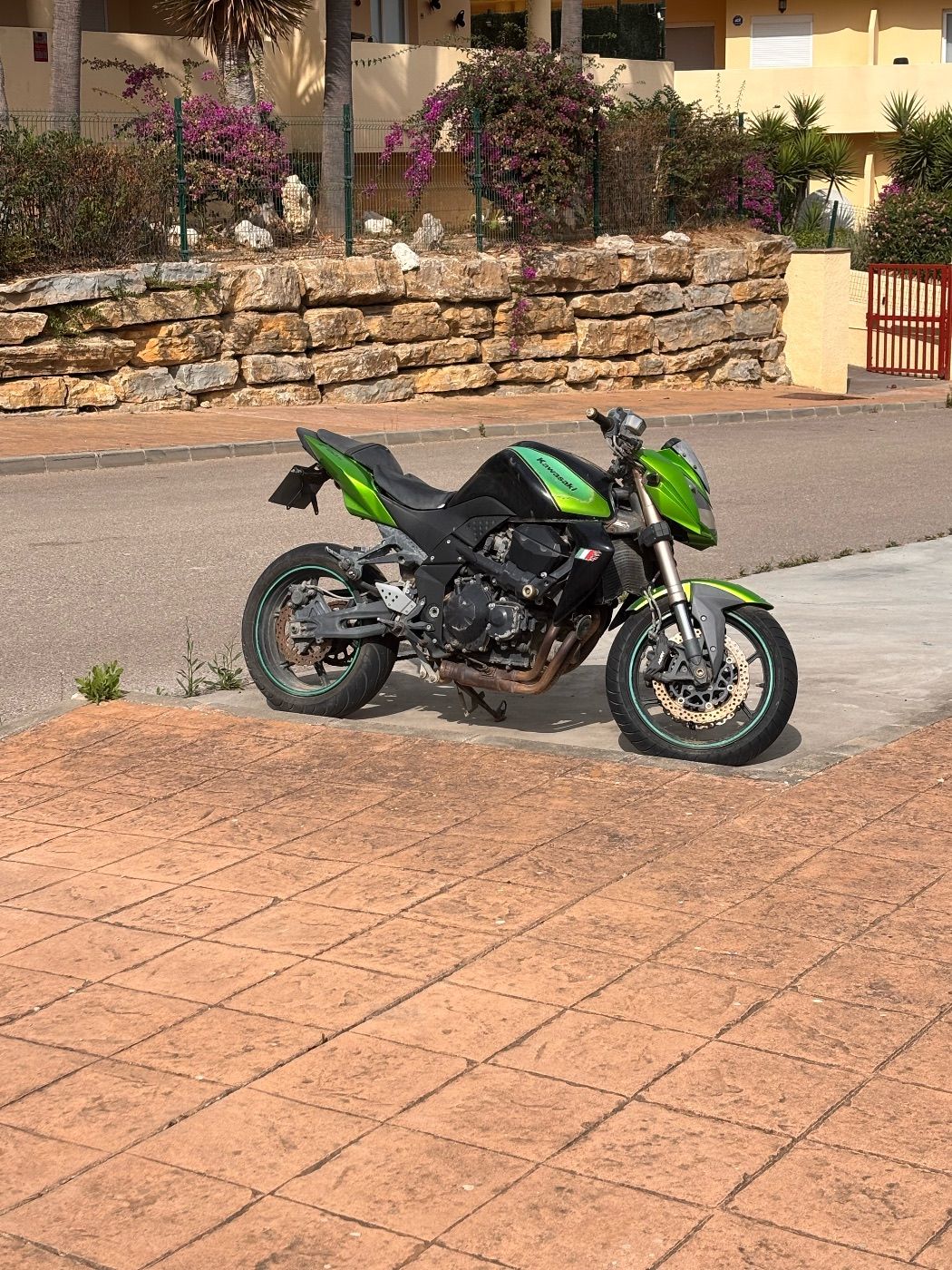 Moto 2 años abandonada