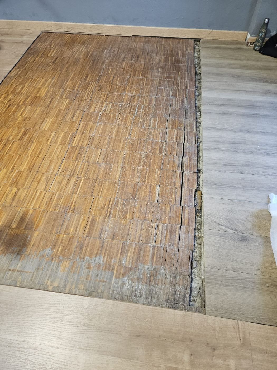 Deficiencias en la SALA ROJA de instalaciones deportivas del Ayuntamiento.