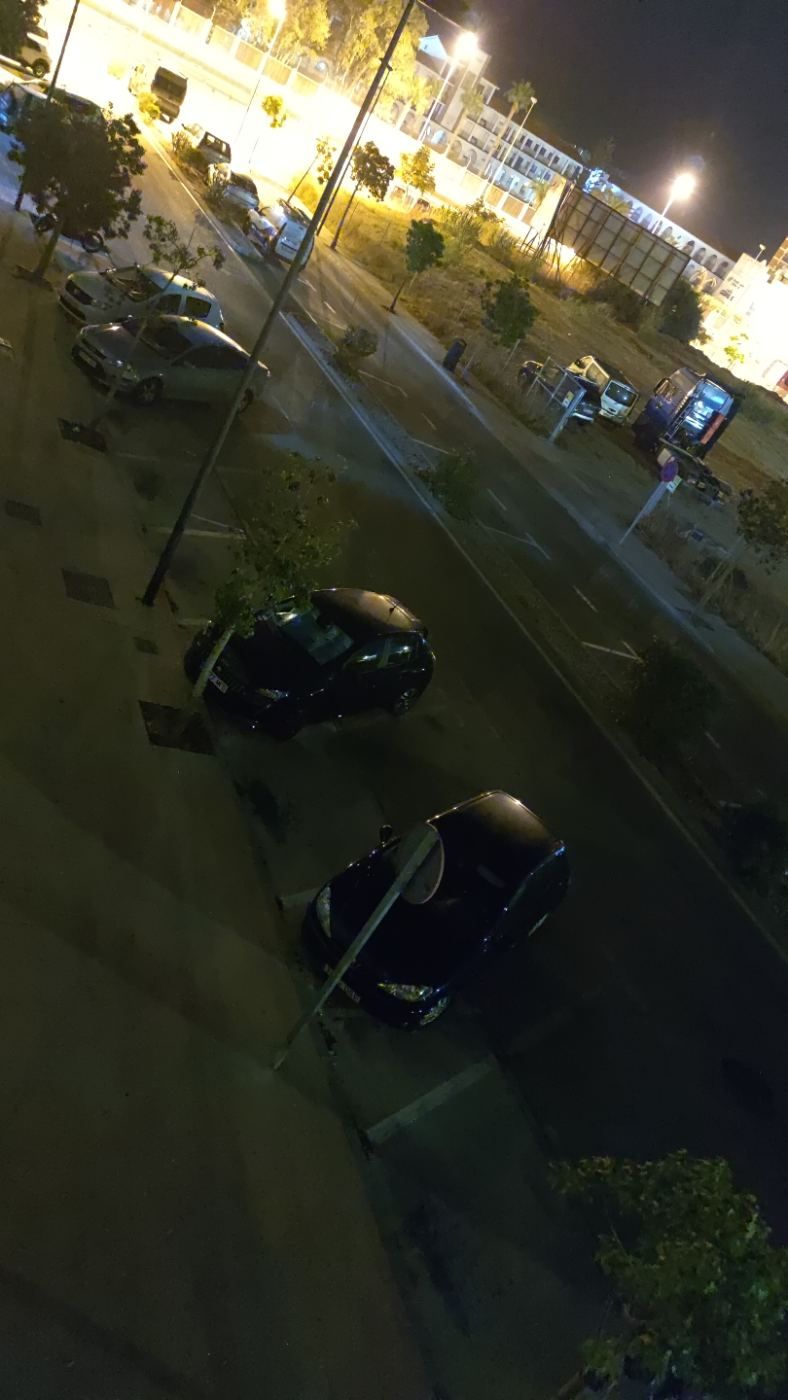 Llevamos días sin luz en calle Panamá generando inseguridad.