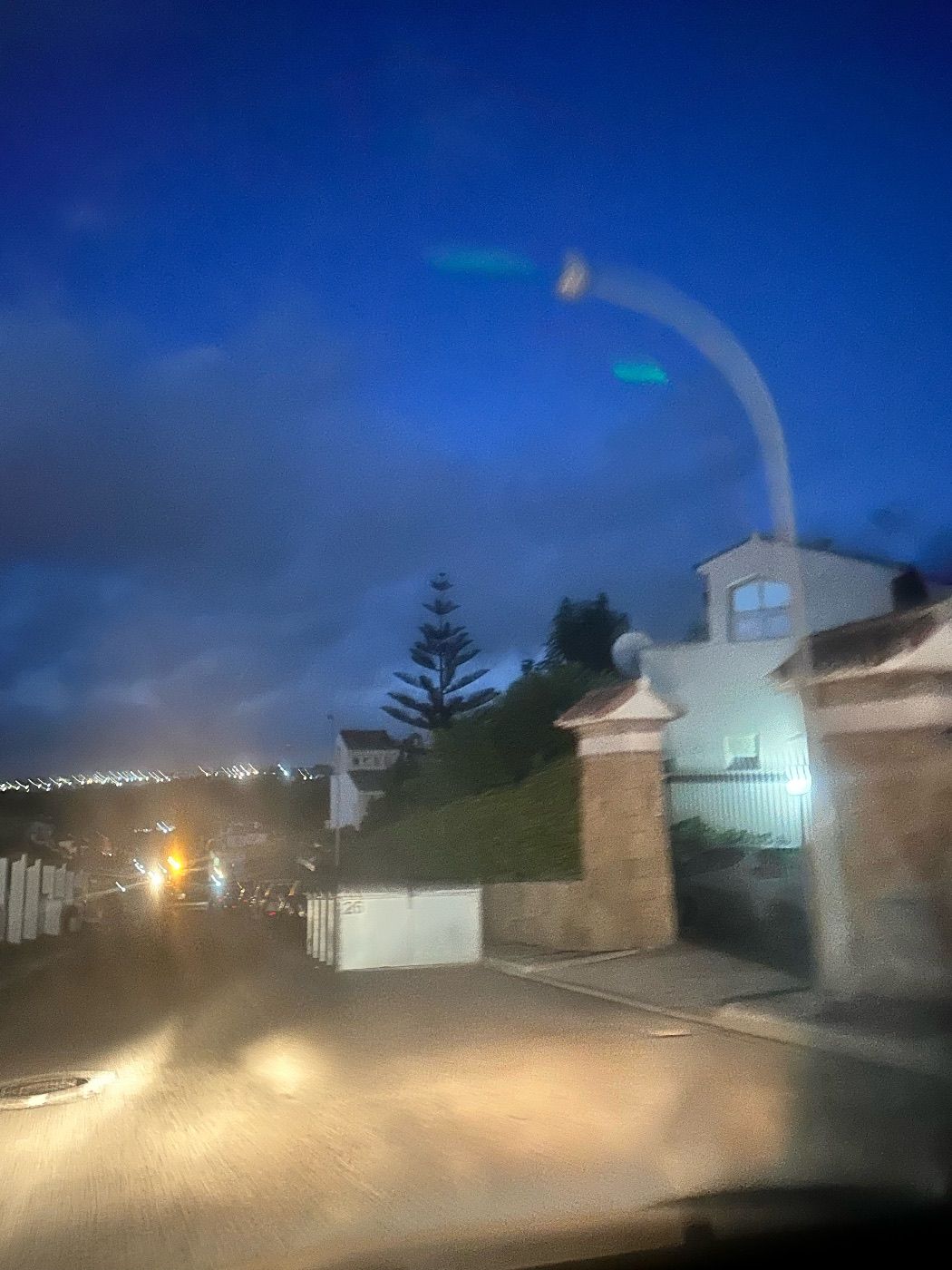 Farolas en toda la calle años sin encenderse