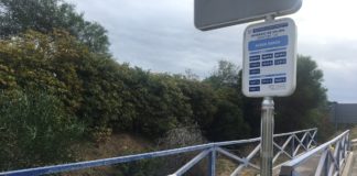 Así están las paradas de autobús