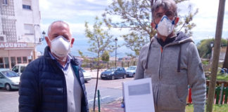 El taller solidario de mascarillas mejora con más solidaridad
