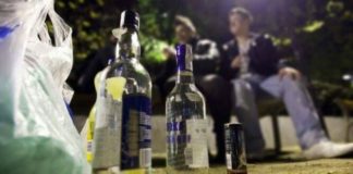 Se prohibe hacer botellón en Manilva