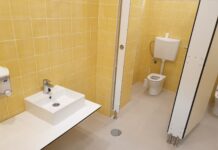 Remodelación de los aseos del colegio Pablo Picasso aseos Pablo Picasso de Manilva