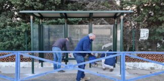 La parada de autobús del San Rafael ya tiene marquesina Parada de autobús del San Rafael