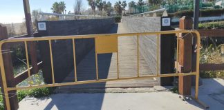 Casares corta el puente peatonal que une con Manilva Puente Casares