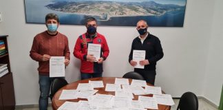 Se recogen 732 firmas por los cortes de luz firmas en contra de Endesa