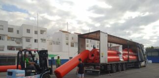Se comienza a instalar el nuevo cesped artificial