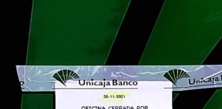 La oficina de Unicaja Sabinillas cerrada hoy por Huelga Unicaja Sabinillas