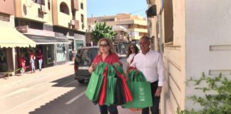 Reparto de 3.000 bolsas de tela para preservar el medio