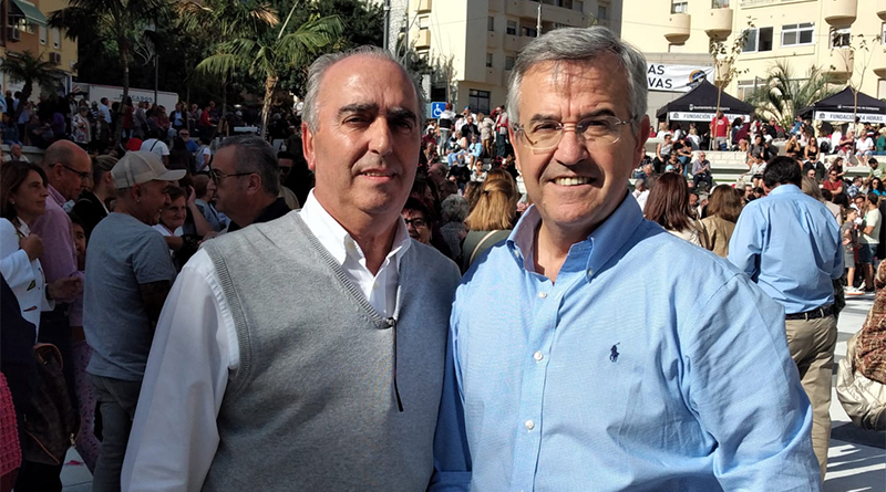 Jose Manuel Fernández con el alcalde de Estepona Jose María García Urbano