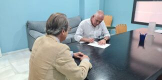 Mario Jiménez firma ante notario 6 compromisos Compromiso Manilva