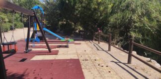 Roban el suelo de caucho del parque de la Peñuela parque de la Peñuela