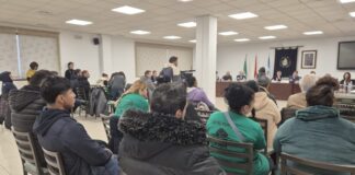 La propiedad planta al Ayuntamiento a cuatro días del desahucio y deja en el aire el futuro de 62 familias en Manilva Pleno del Ayuntamiento