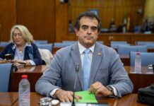 VOX lleva el colapso y la «extrema» masificación del IES Las Viñas de Manilva al Parlamento de Andalucía Antonio Sevilla