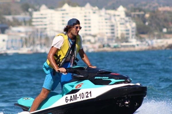 donde alquilar una moto de agua