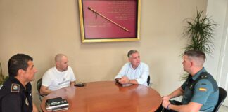 El alcalde recibe al nuevo teniente de la Guardia Civil Reunión Teniente