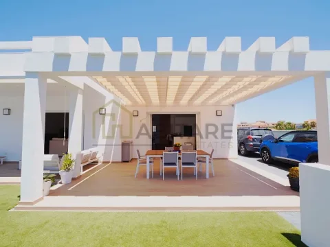 Chalet / Villa en venta en San Luis de Sabinillas, 5 dormitorios