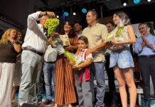 Nieves Rojas se lleva el primer premio del Concurso de Racimos de Uva de la Vendimia de Manilva con un ejemplar de más de dos kilos Nieves Vázquez - concurso de racimos