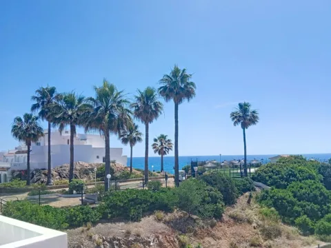 Casa con vistas al mar y con acceso directo a la playa – Playa Paraíso, Manilva