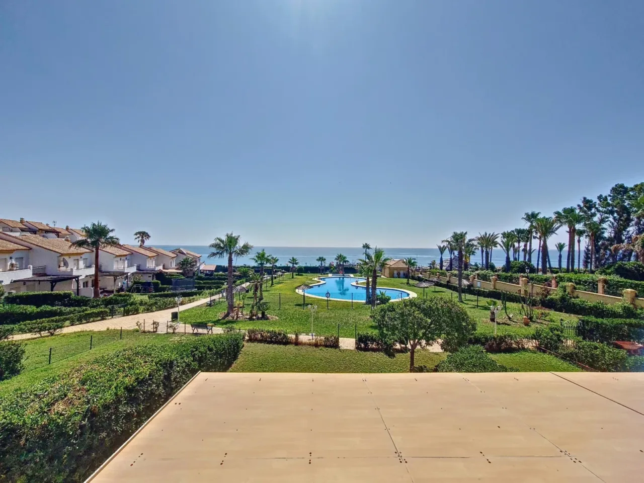 Casa 5 dorm. frente a la playa con vistas al mar!!