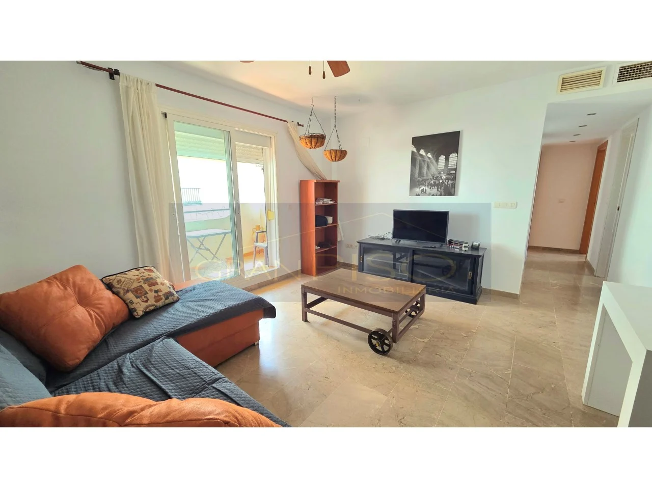 Amplio piso de 3 habitaciones con terraza en el corazon de Manilva