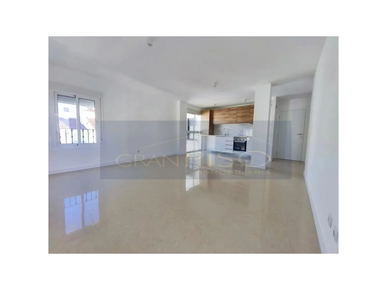 Céntrico Apartamento reformado de 1 habitación con terraza en segunda línea de playa, San Luis de Sabinillas