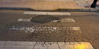 PSOE reclama al Ayuntamiento de Manilva que actúe ante el deterioro de los pasos de peatones paso de peatones