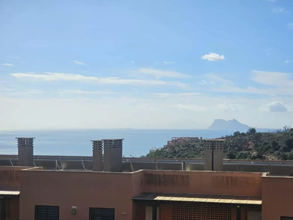 Magnífico apartamento con vistas al mar en Rock Bay II