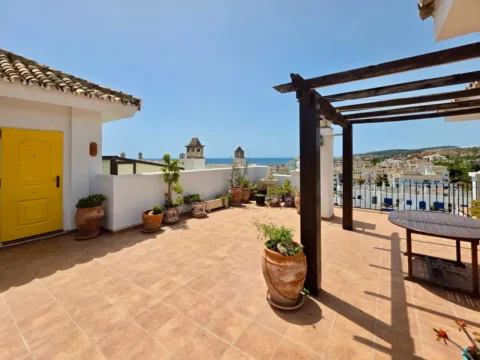 Ático de 3 dormitorios en última planta con vistas al mar y al puerto deportivo, Puerto de